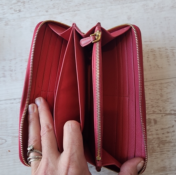 Prada Wallet - Picture 10 of 16